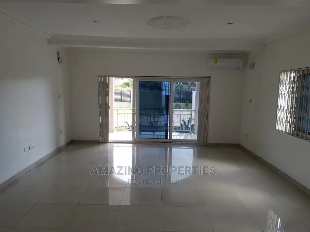 5bdrm House in Spintex for Sale