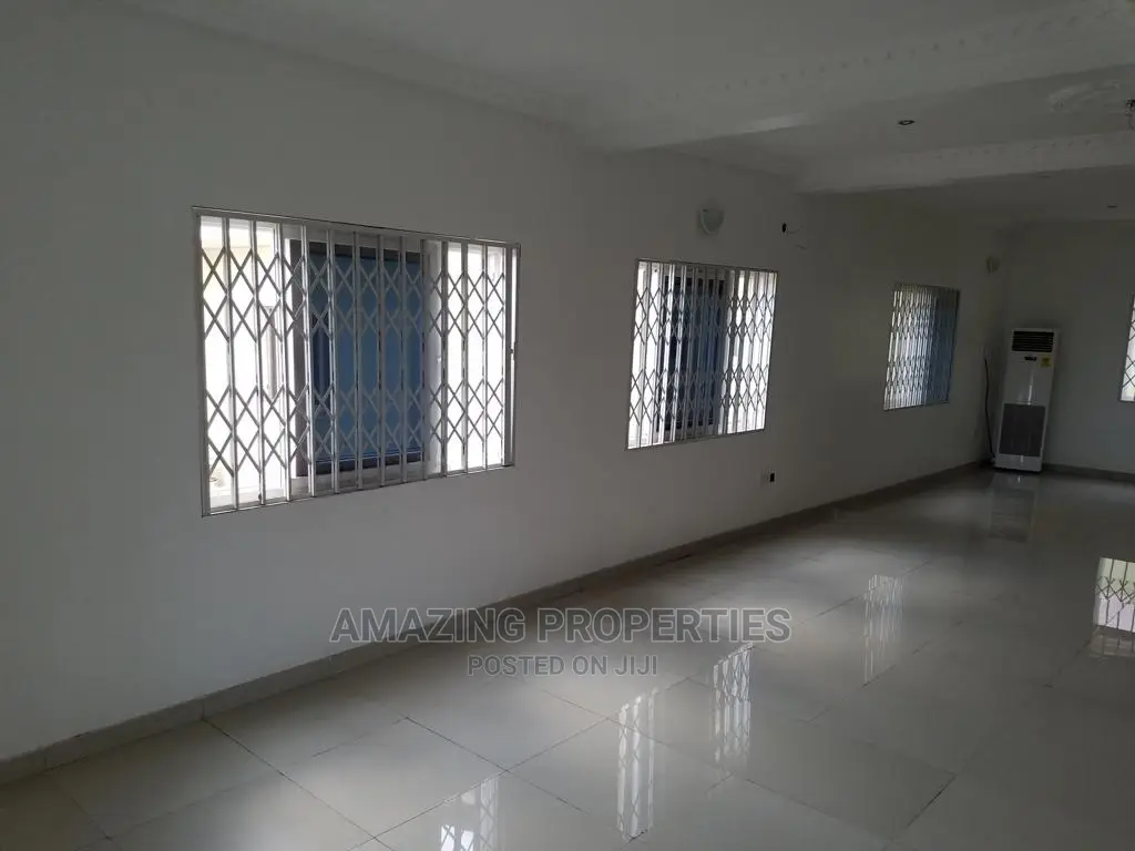5bdrm House in Spintex for Sale