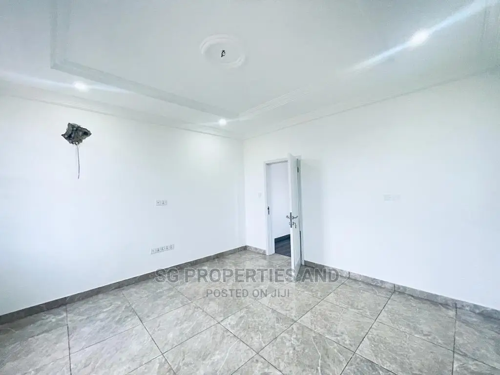 3bdrm House in Coca Cola, Spintex for Sale