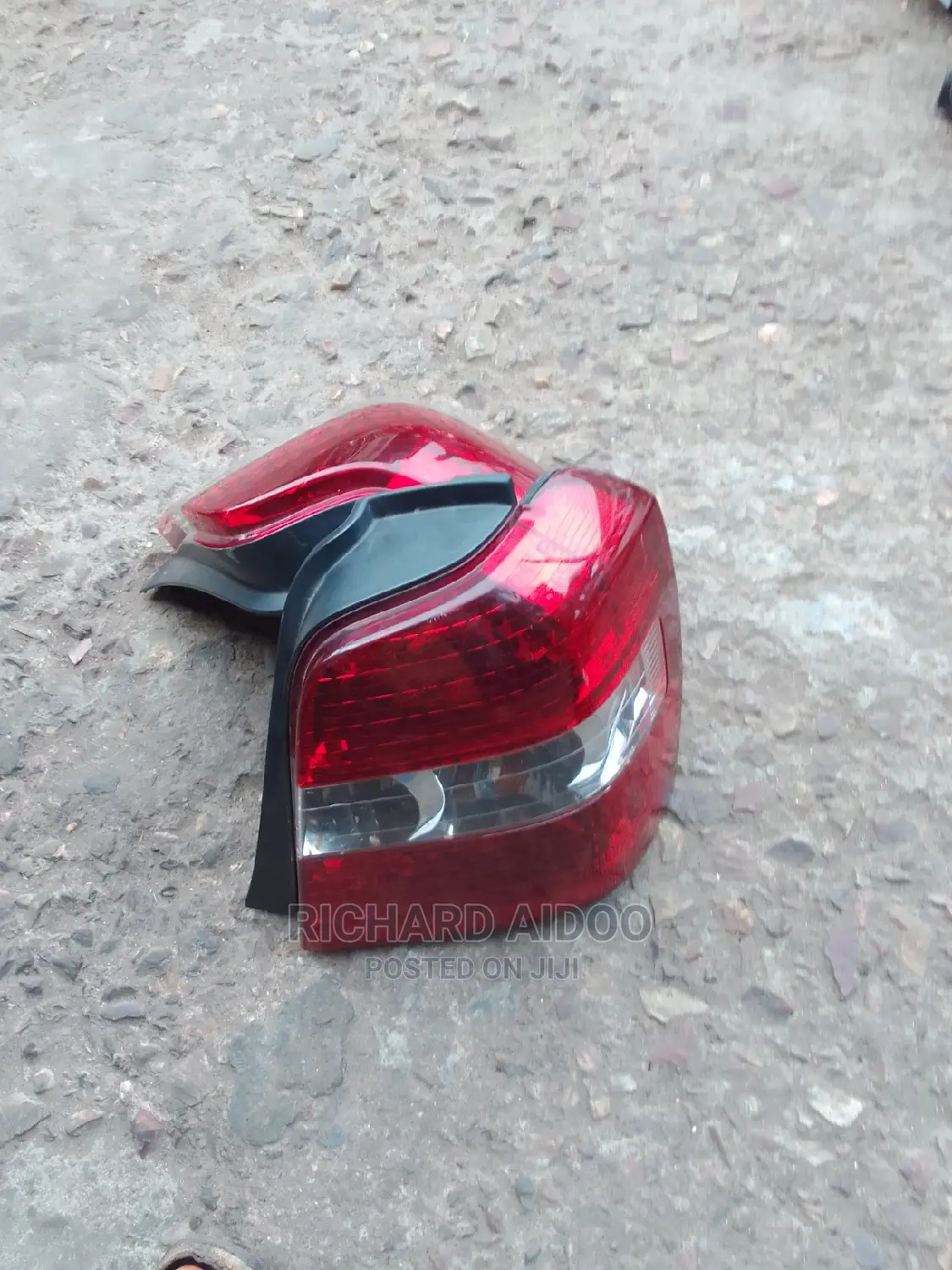 Kia Sorento 2012 Taillight Available