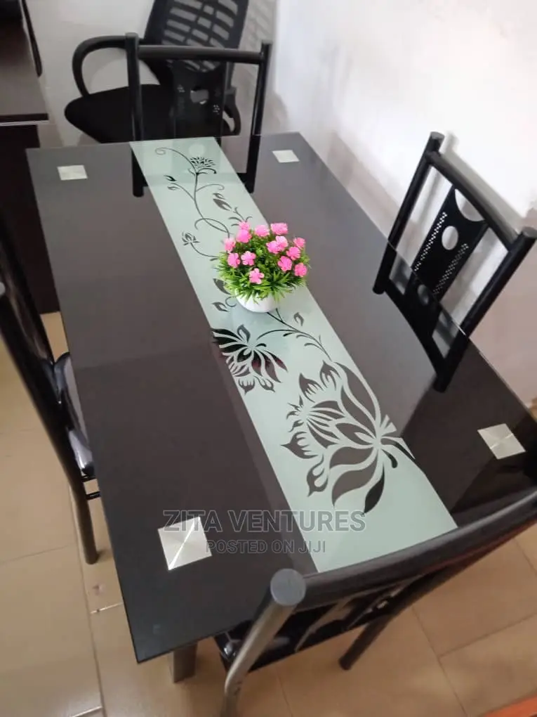 4psc Dining Set With a Table