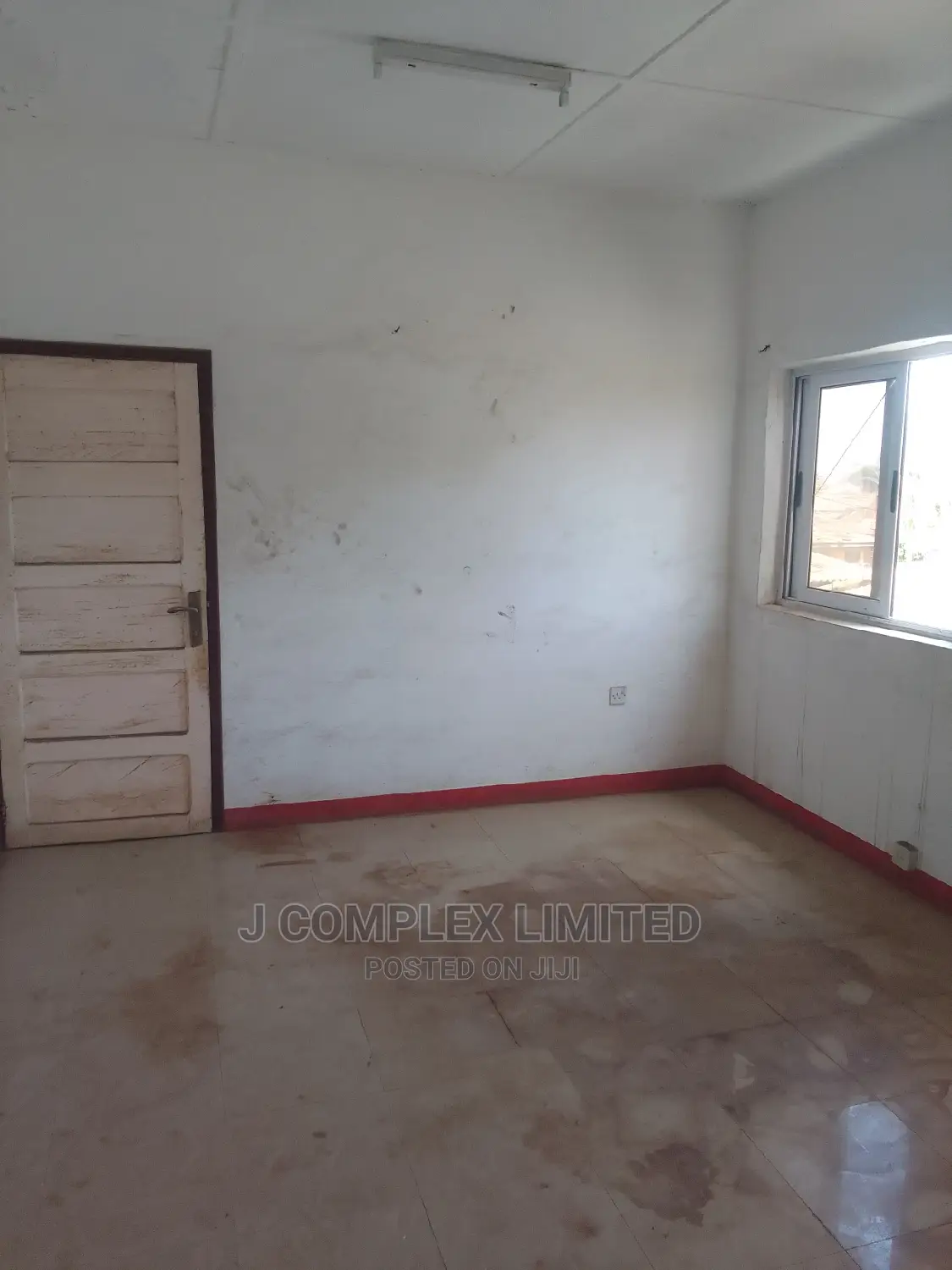 Shop to Let by the South La Estate Major Road