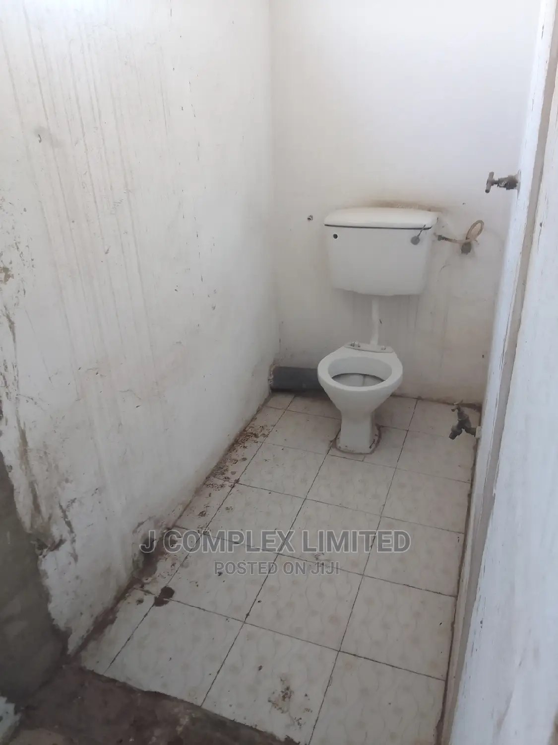 Shop to Let by the South La Estate Major Road