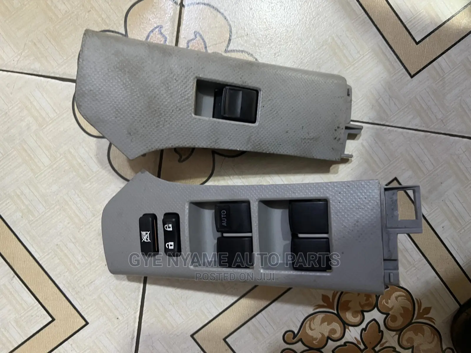 Toyota Vitz 2008 Model Door Switch