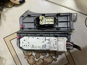 Toyota Vitz 2008 Model Door Switch