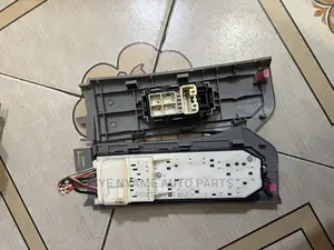 Toyota Vitz 2008 Model Door Switch