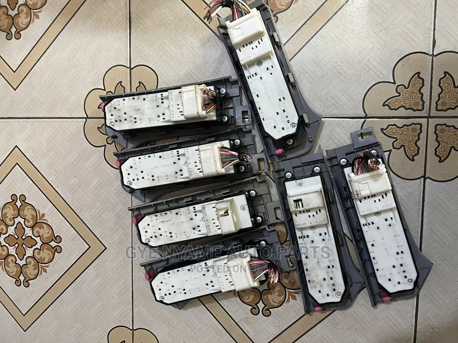 Toyota Vitz 2008 Model Door Switch