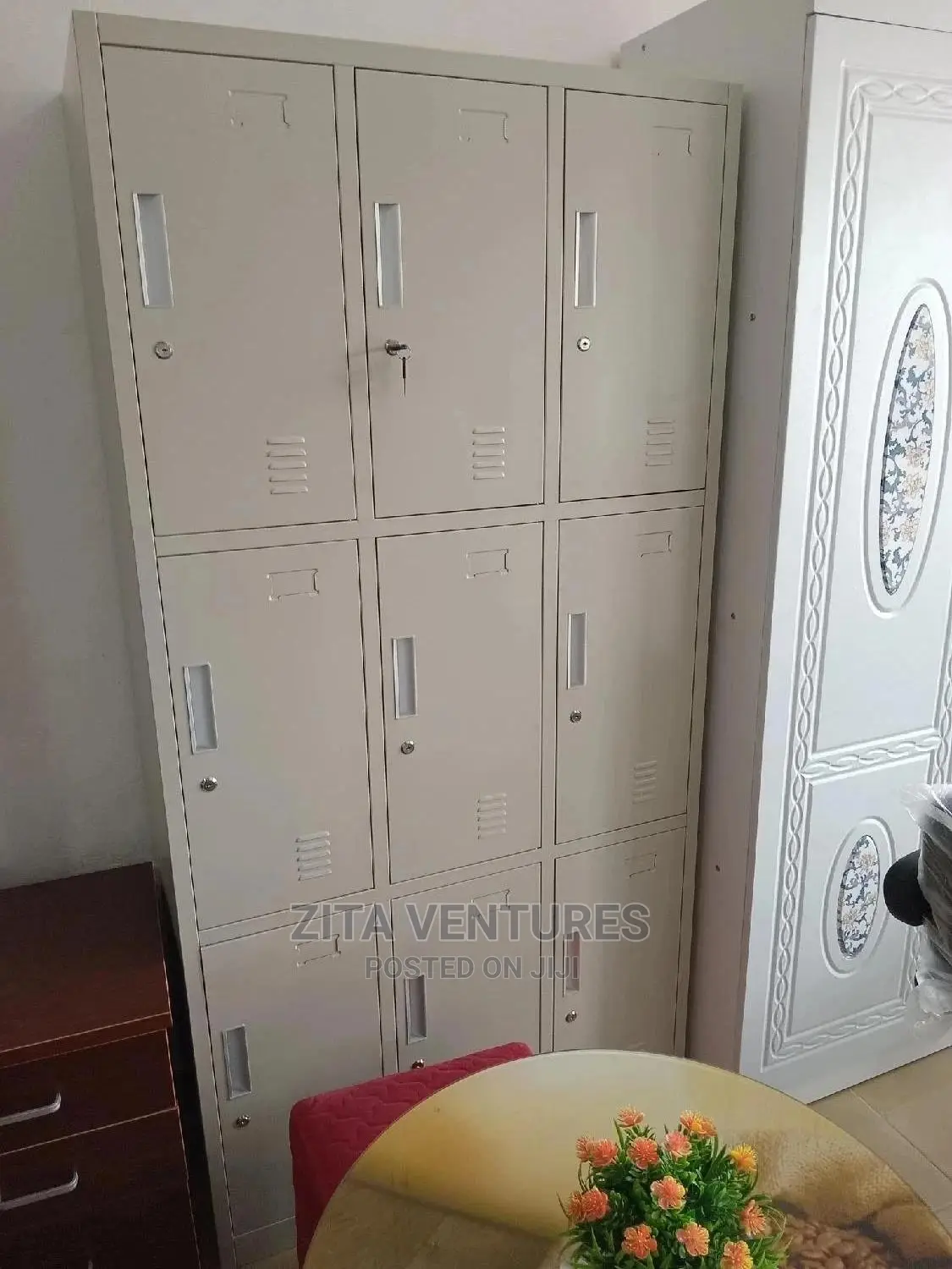 9 Doors Lockers