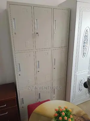 9 Doors Lockers