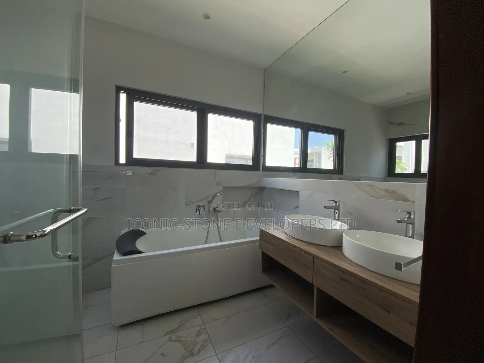 4bdrm Townhouse / Terrace in Cantonments for rent