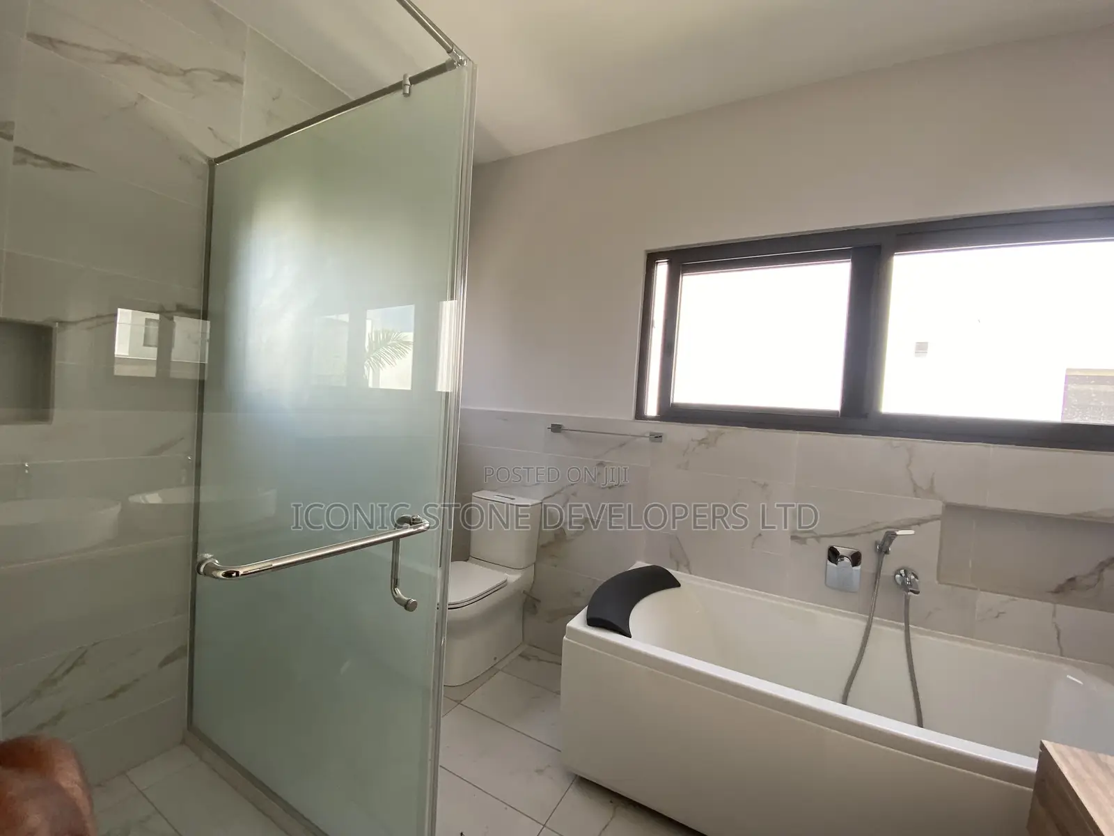 4bdrm Townhouse / Terrace in Cantonments for rent