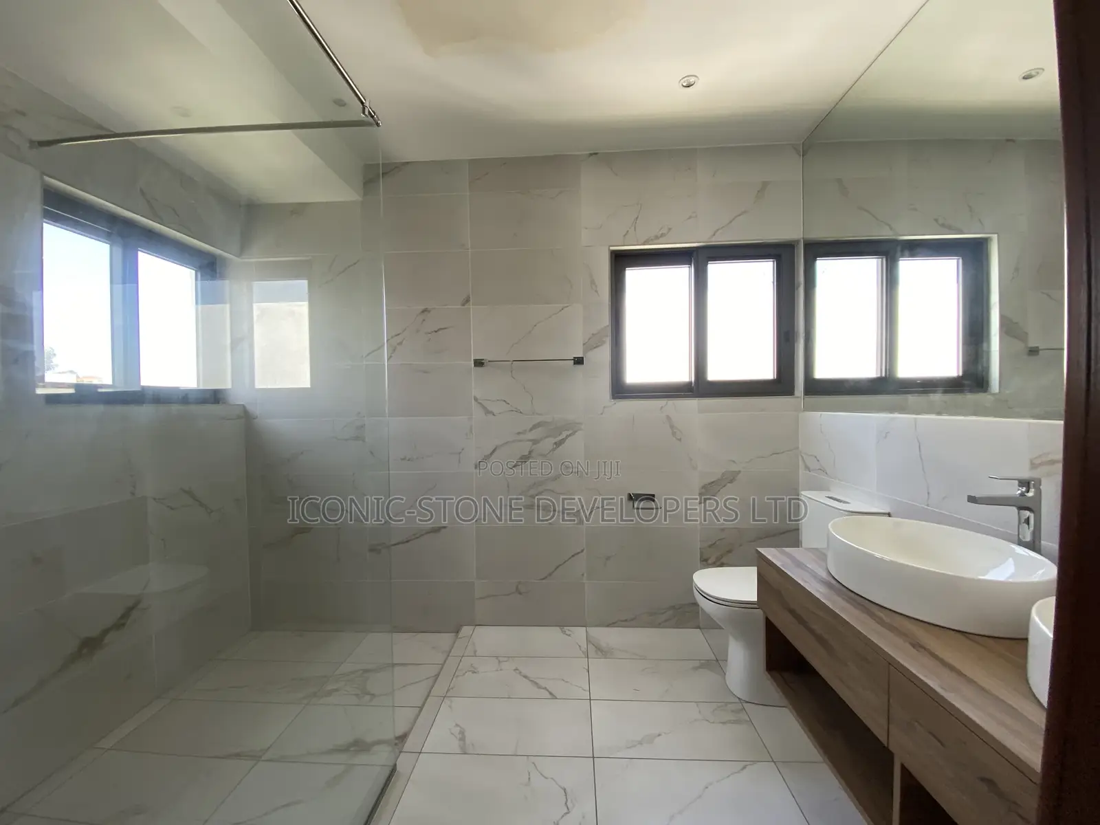 4bdrm Townhouse / Terrace in Cantonments for rent