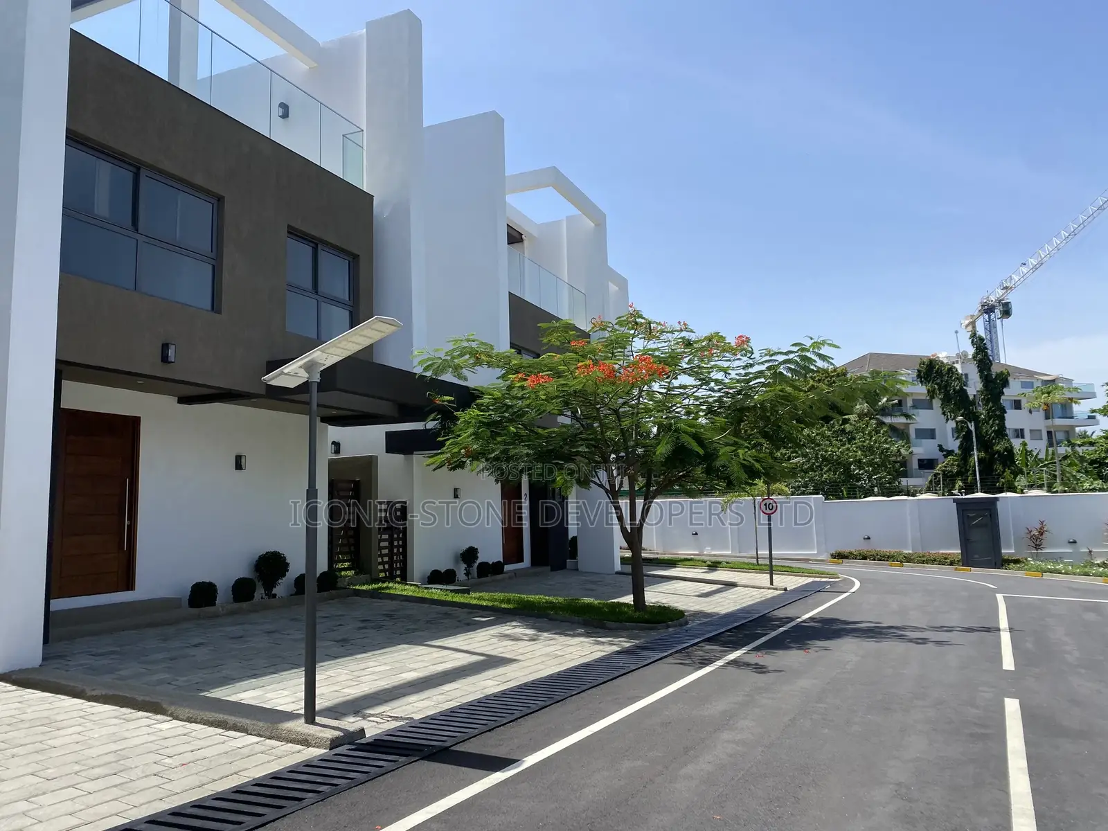 4bdrm Townhouse / Terrace in Cantonments for rent