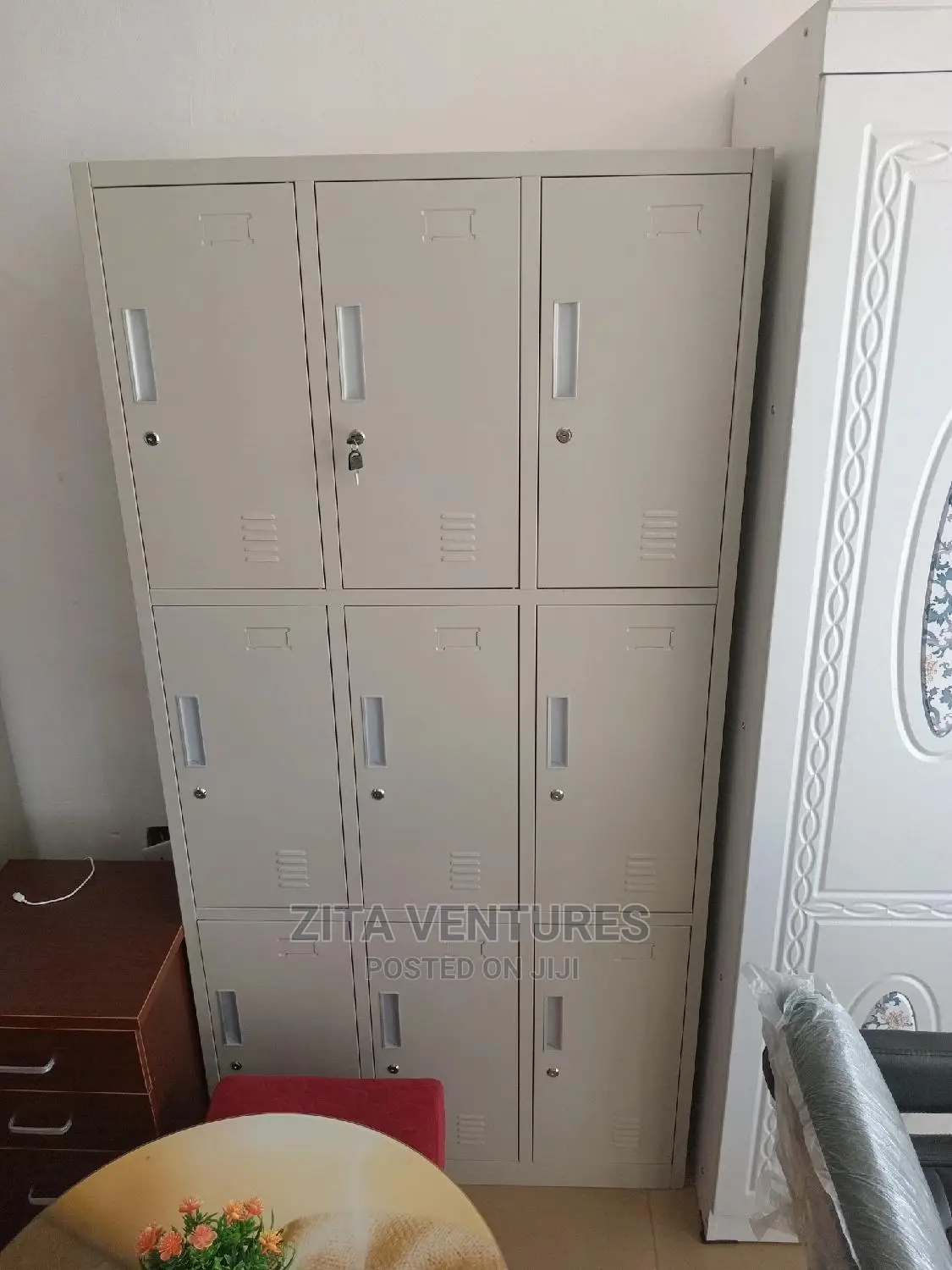 9 Doors Lockers
