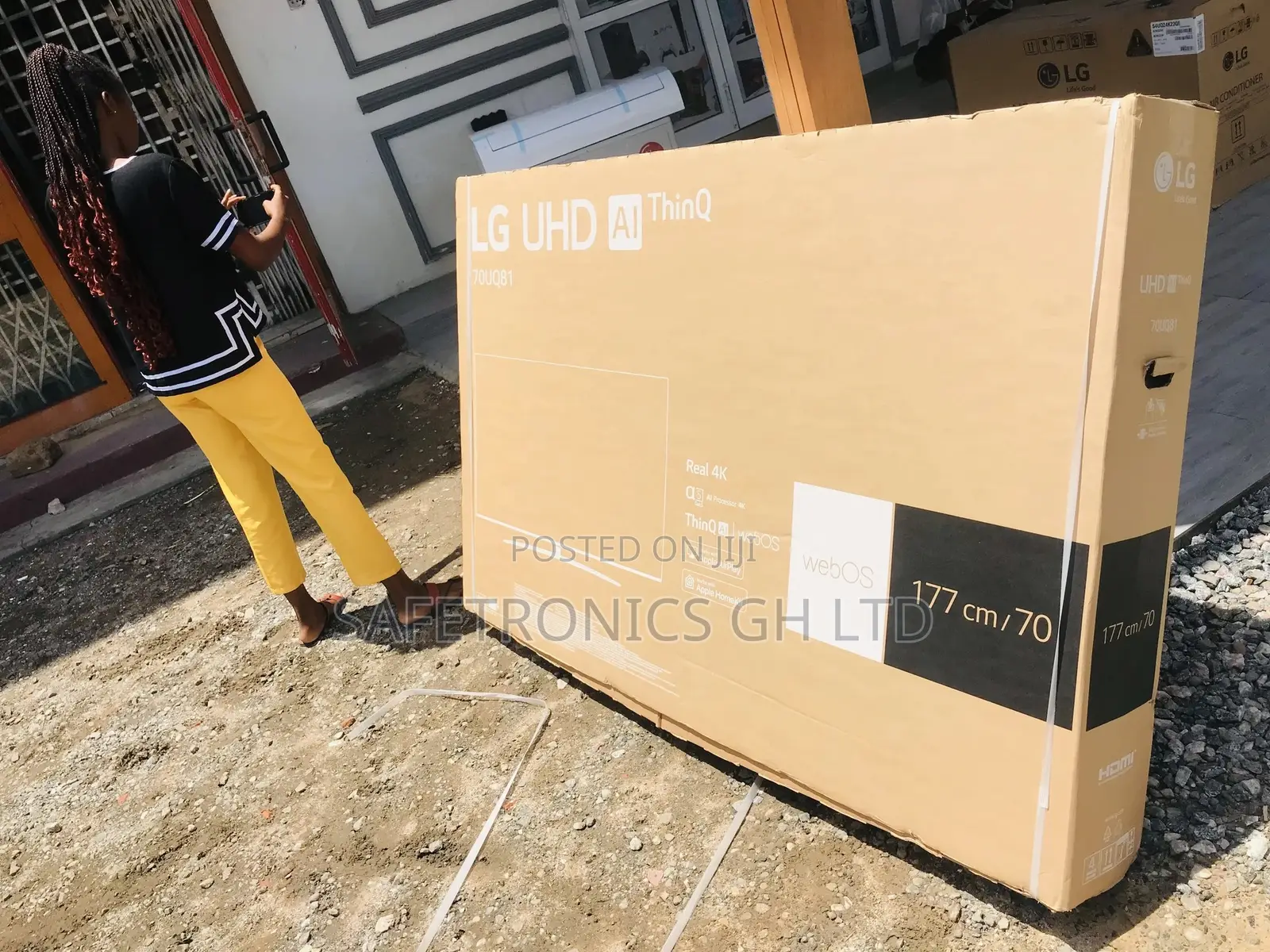 Genuine LG LED Uq81 70'' Smart TV
