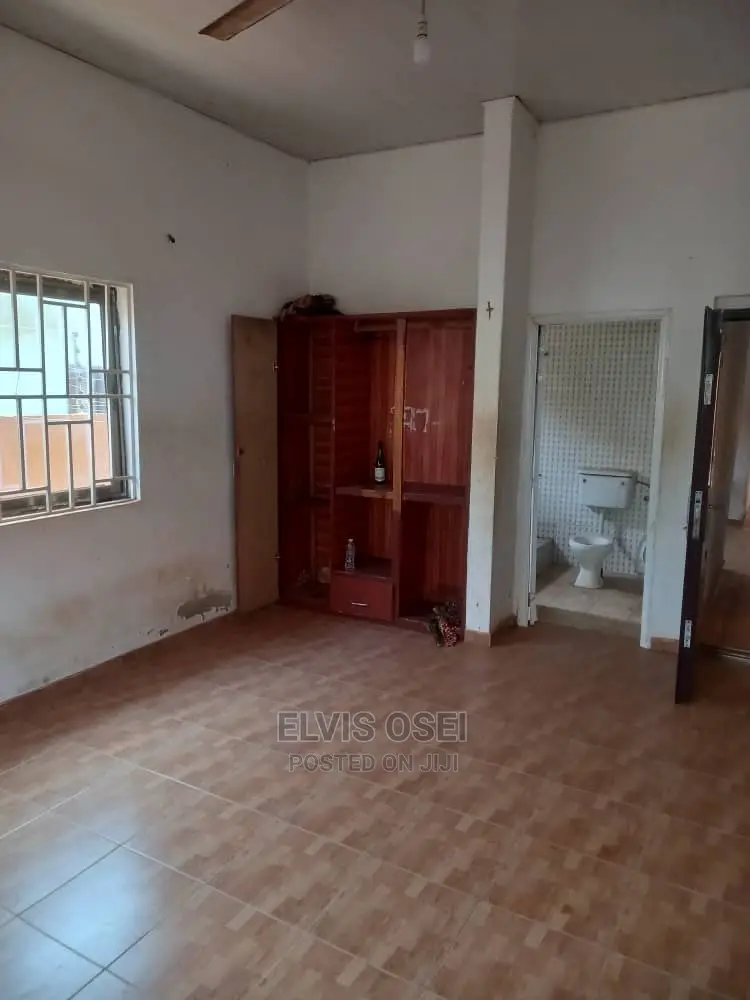 4bdrm House in New Botianor, Weija for Sale