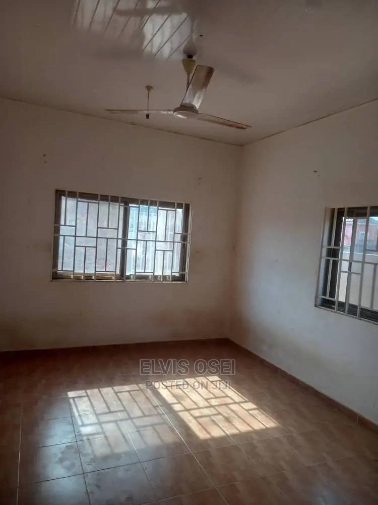4bdrm House in New Botianor, Weija for Sale
