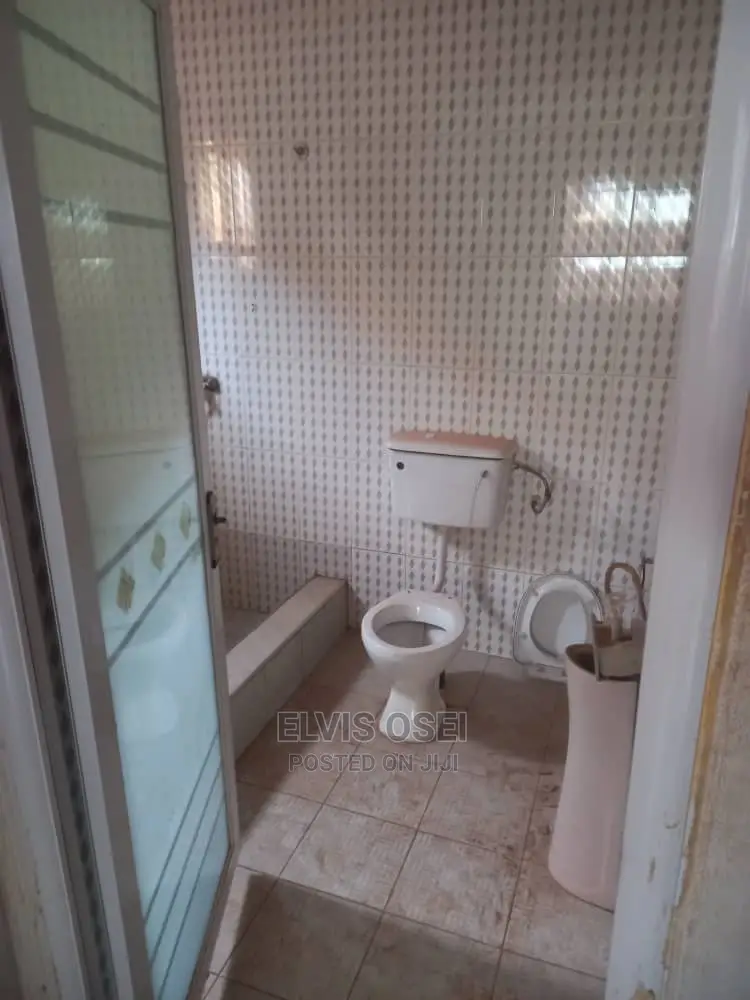 4bdrm House in New Botianor, Weija for Sale