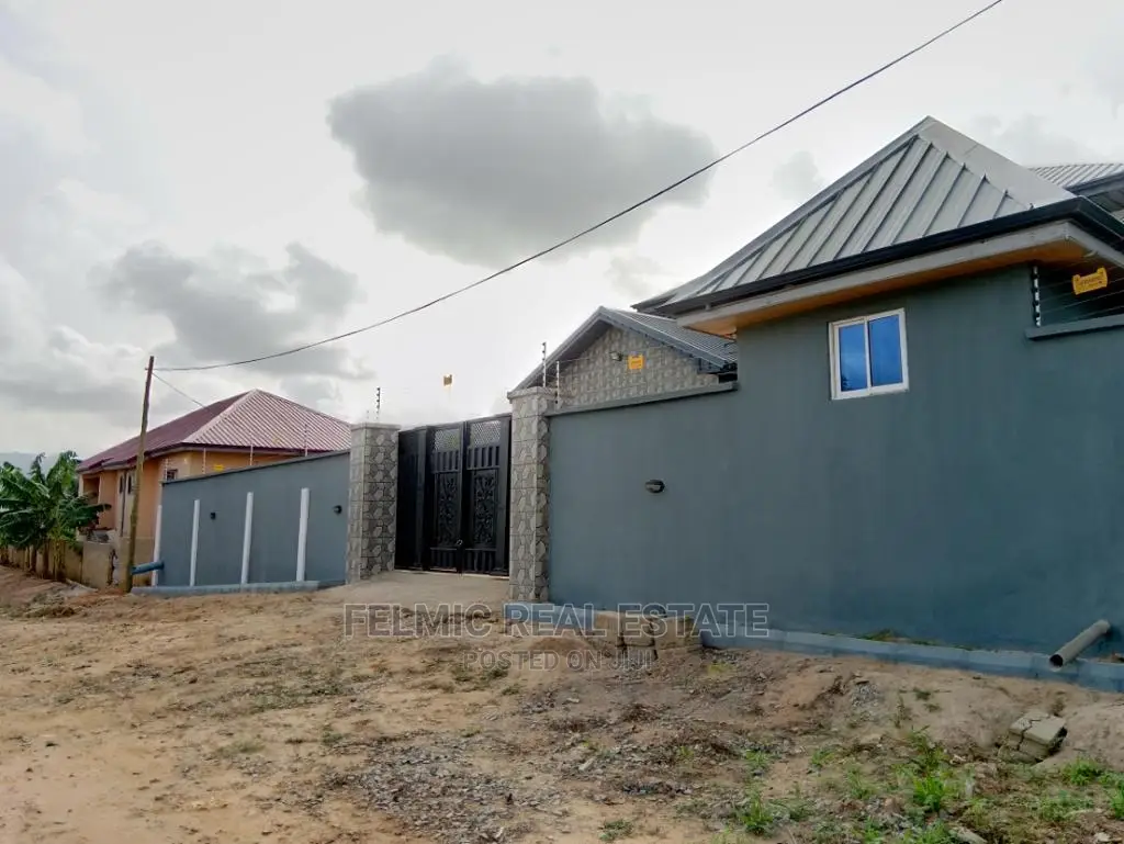 6bdrm Duplex in Felmic Real Estate, Pokuase for sale