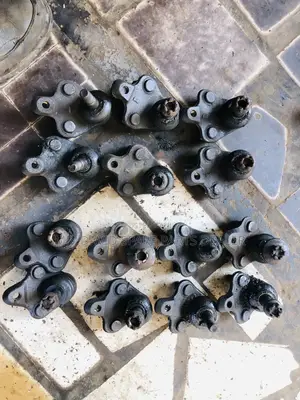 BALL JOINTS (All Cars)
