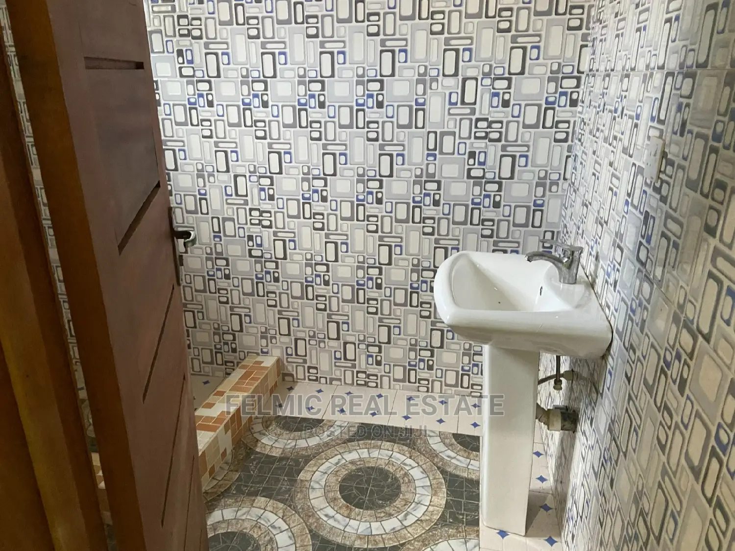 6bdrm Duplex in Felmic Real Estate, Pokuase for sale