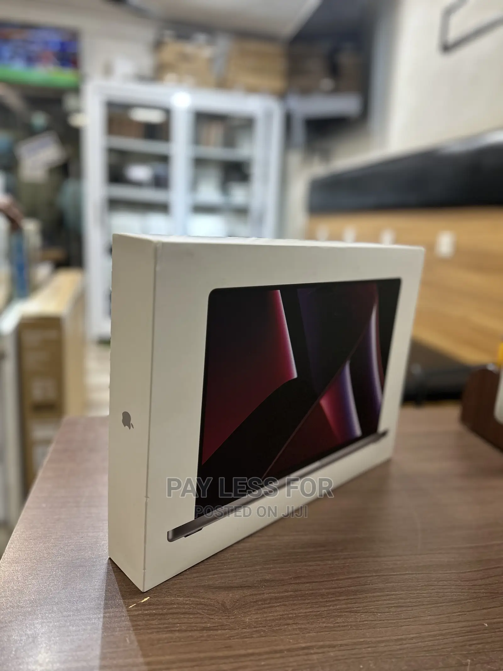 New Laptop Apple MacBook Pro 2022 M2 16GB Apple M2 SSD 512GB