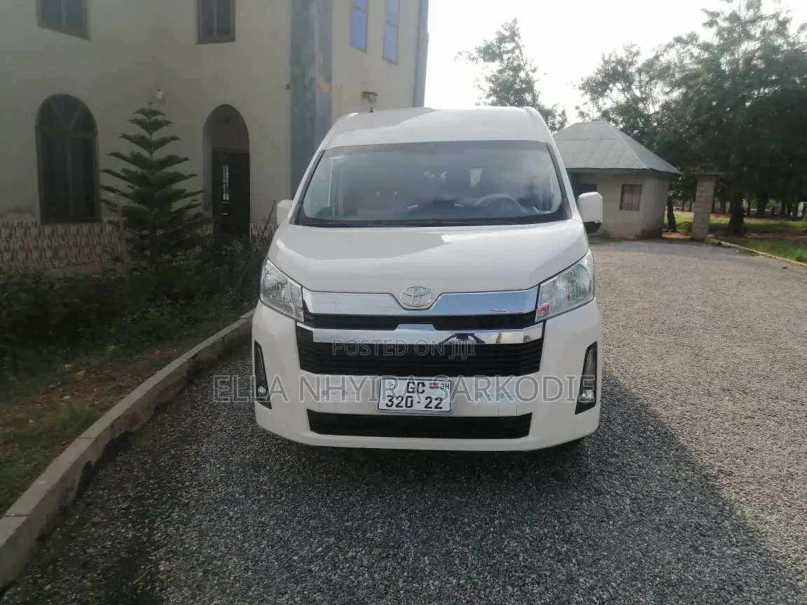 Rent Hyundai 15seater for Airport Pick and Drop Off