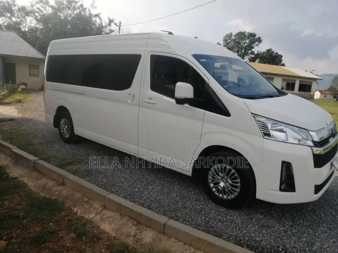 Rent Hyundai 15seater for Airport Pick and Drop Off