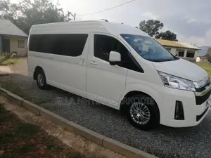 Rent Hyundai 15seater for Airport Pick and Drop Off