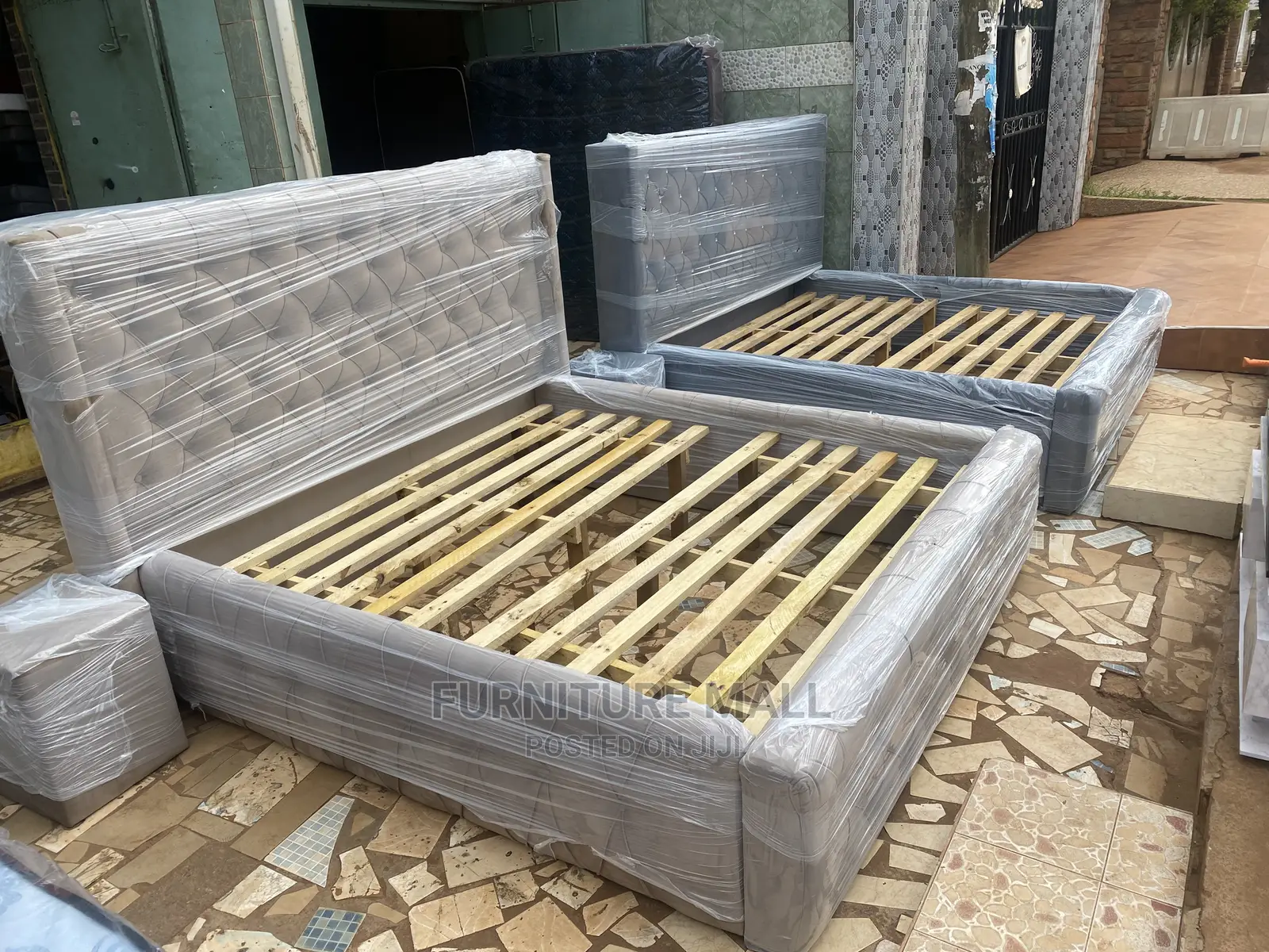 Wholsale Priced of Execut Queen-Size Bed Frame Free Delivery