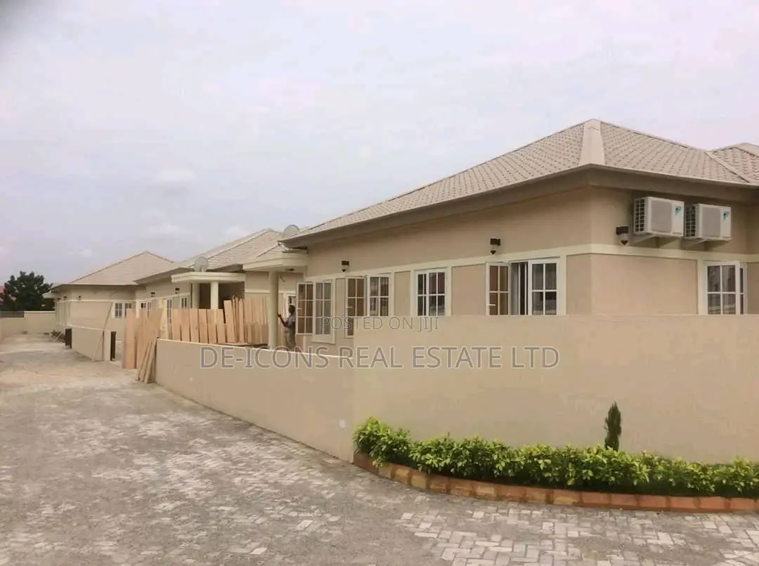 3bdrm Bungalow in De-Icons Real Estate, Ga South Municipal for Sale
