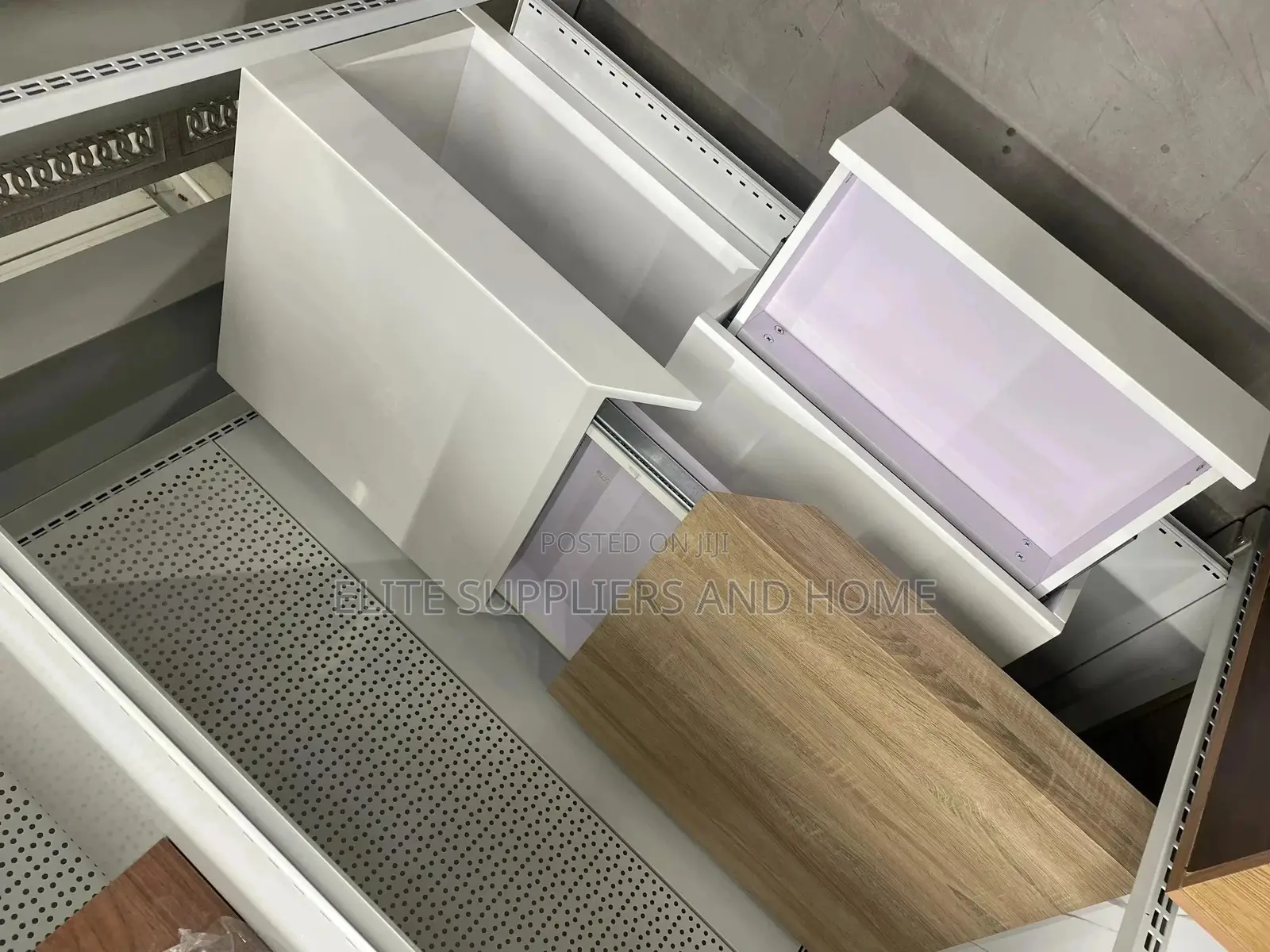 Retractable Center Table