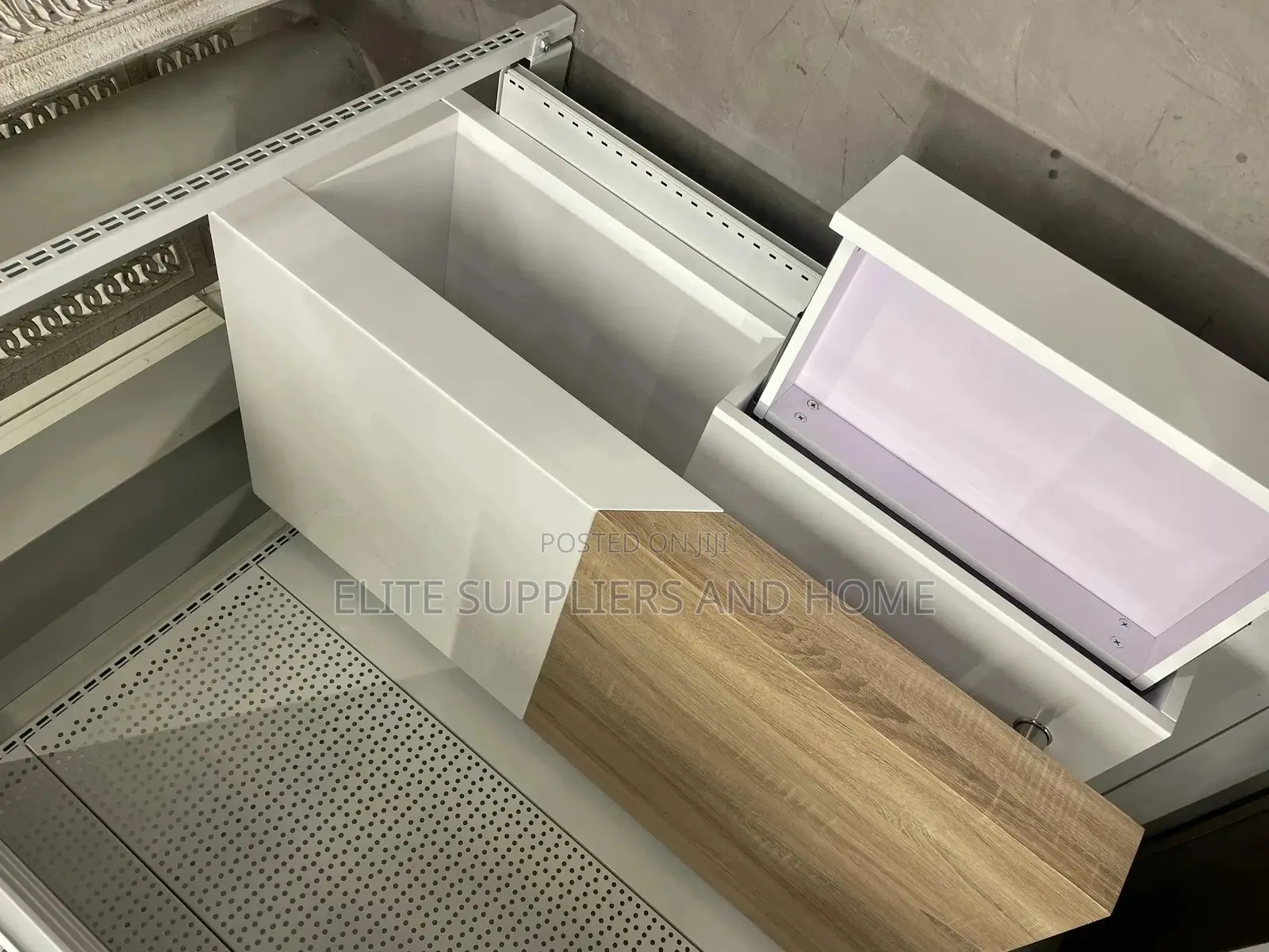 Retractable Center Table