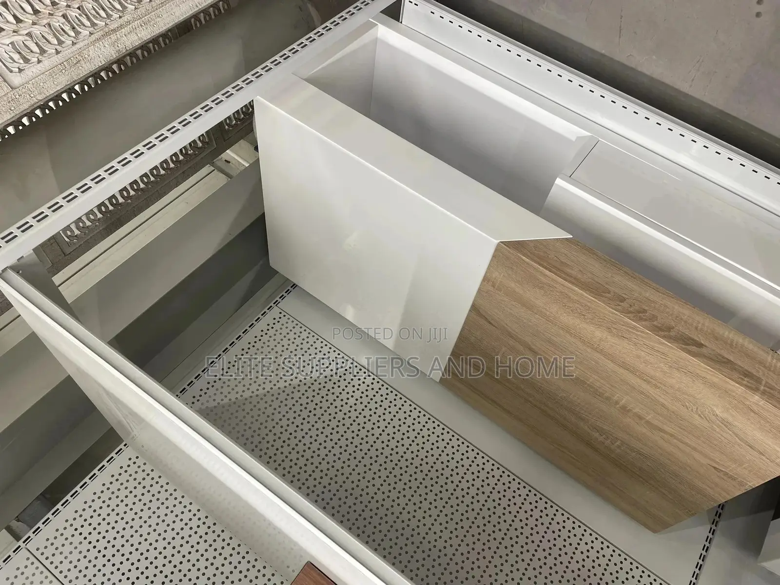 Retractable Center Table