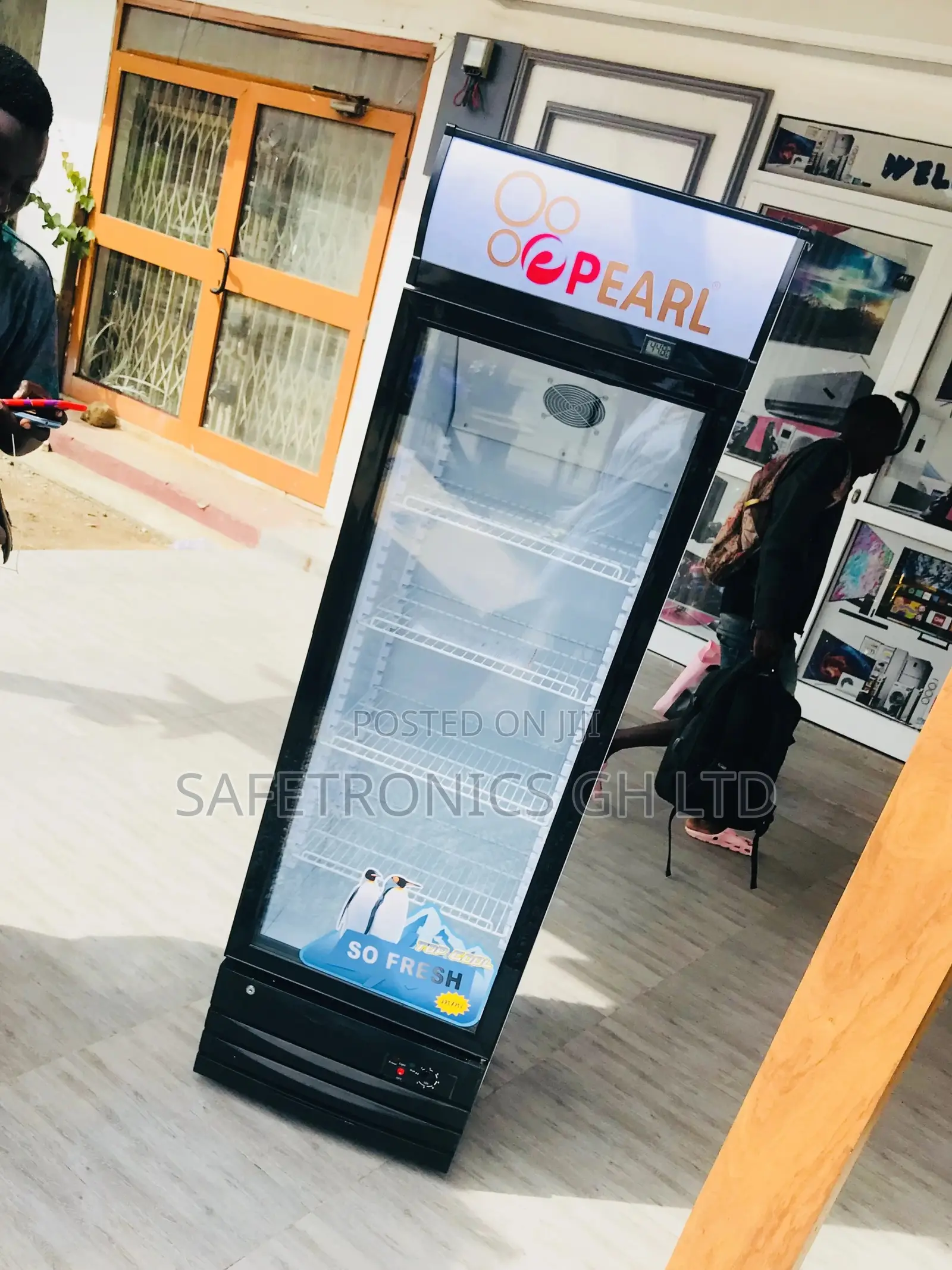 Adorable Pearl PVC 49–. 368 L Display Fridge
