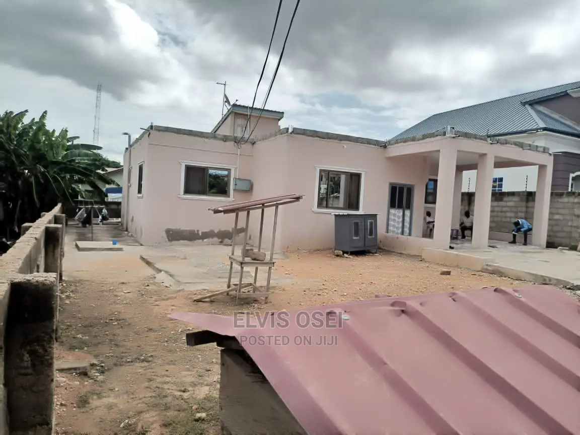 3bdrm House in Weija, New Gbawe for sale