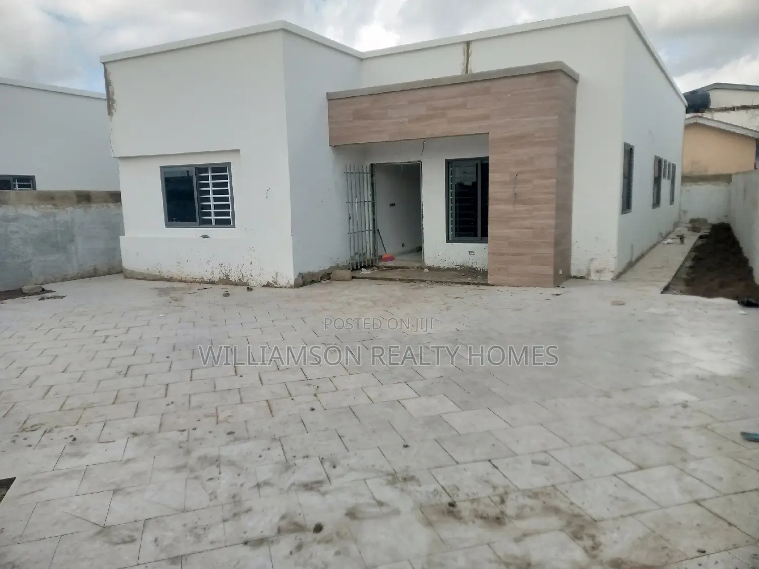 3bdrm House in Community 18, Spintex for sale