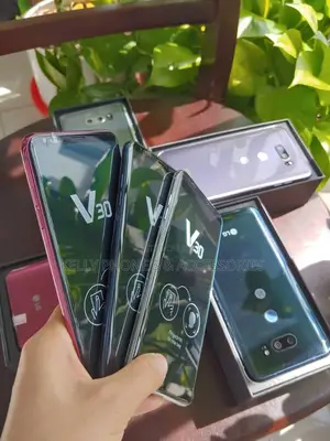 New LG V30 64 GB Black