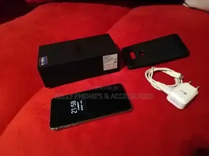 New LG V30 64 GB Black