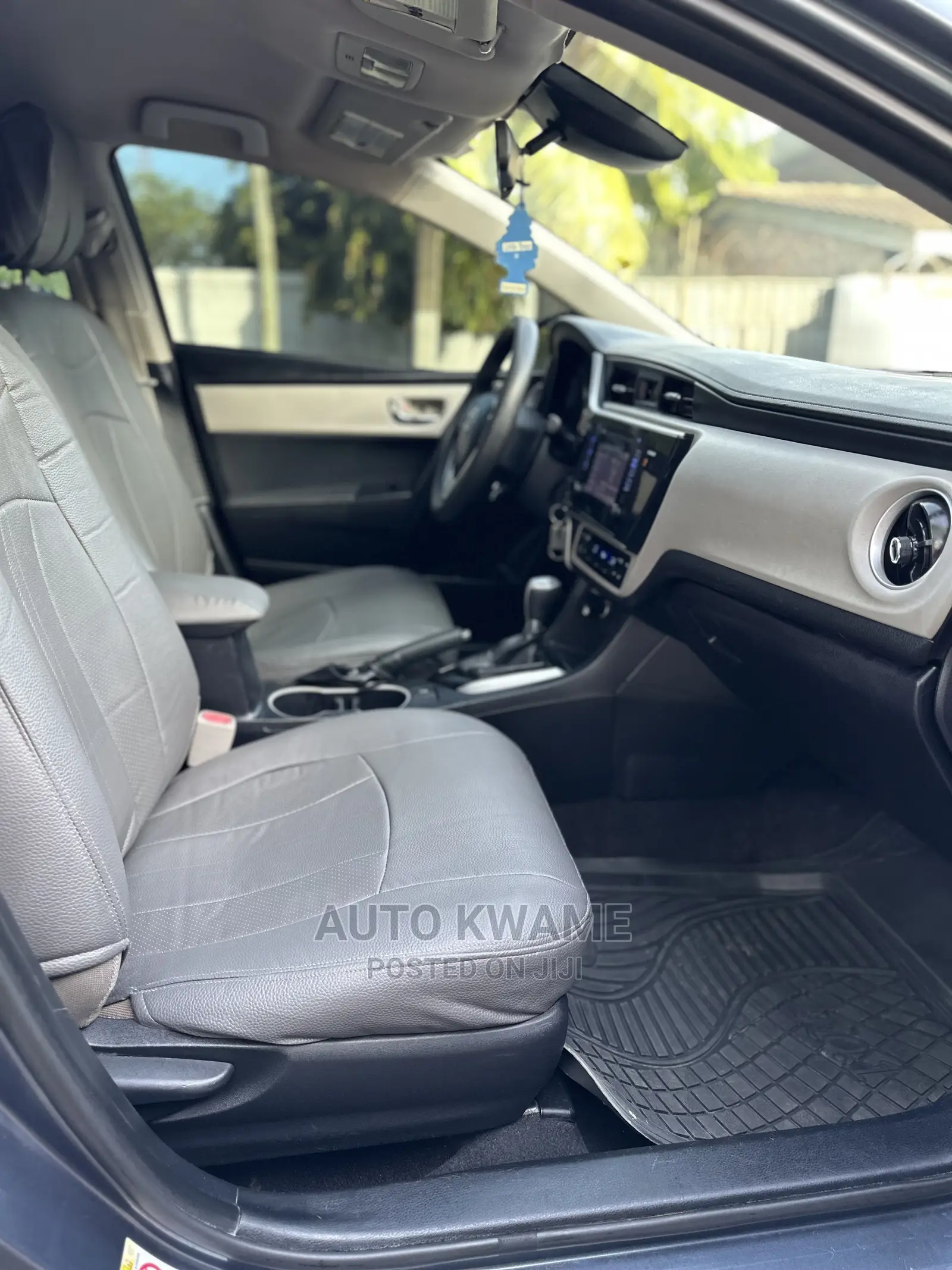 Toyota Corolla LE ECO w/Package 1 4dr Sedan (1.8L 4cyl CVT) 2017 Gray