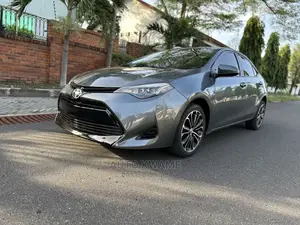 Toyota Corolla LE ECO w/Package 1 4dr Sedan (1.8L 4cyl CVT) 2017 Gray