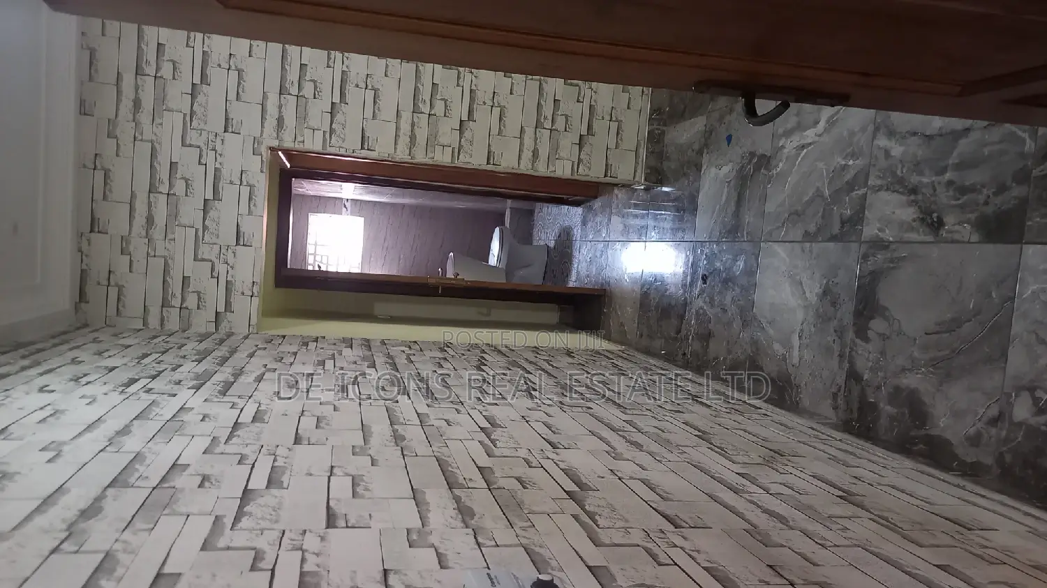 1bdrm Duplex in De-Icons Real Estate, Awutu Senya East Municipal