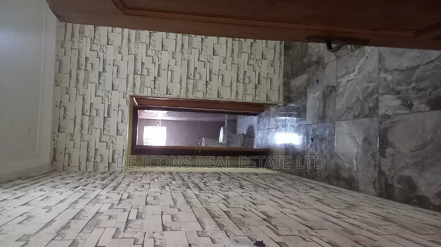 1bdrm Duplex in De-Icons Real Estate, Awutu Senya East Municipal