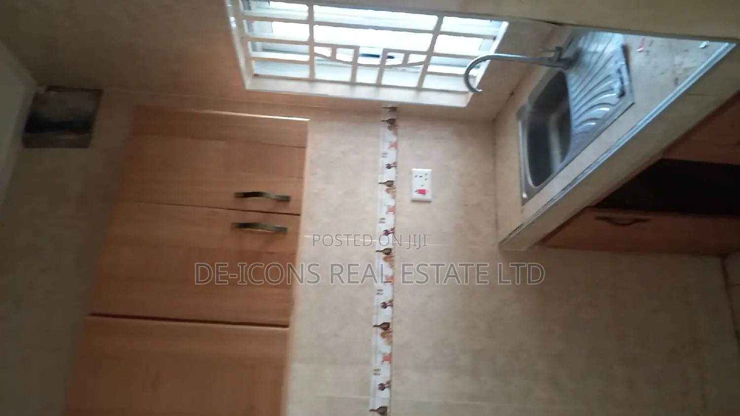 1bdrm Duplex in De-Icons Real Estate, Awutu Senya East Municipal