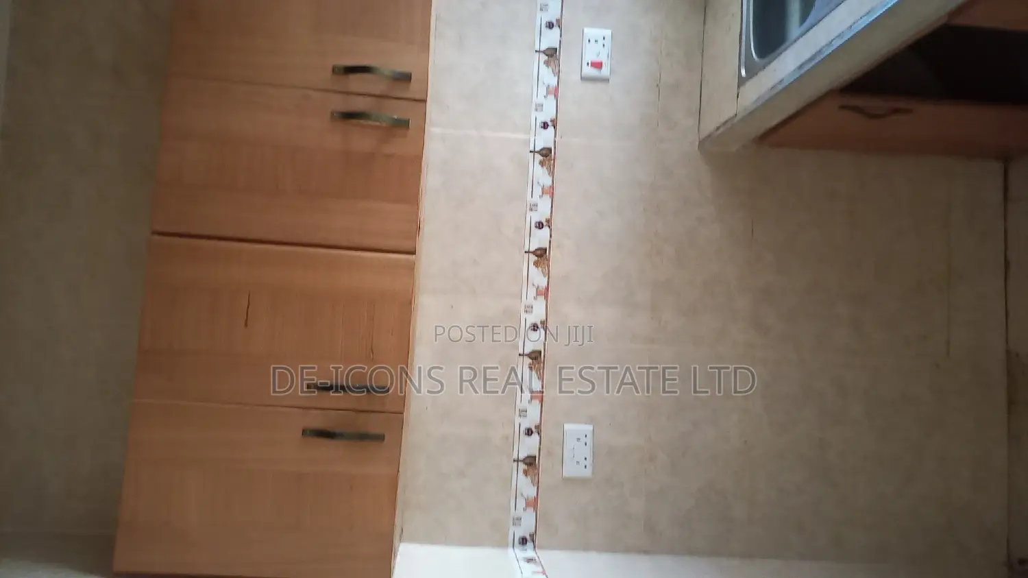 1bdrm Duplex in De-Icons Real Estate, Awutu Senya East Municipal