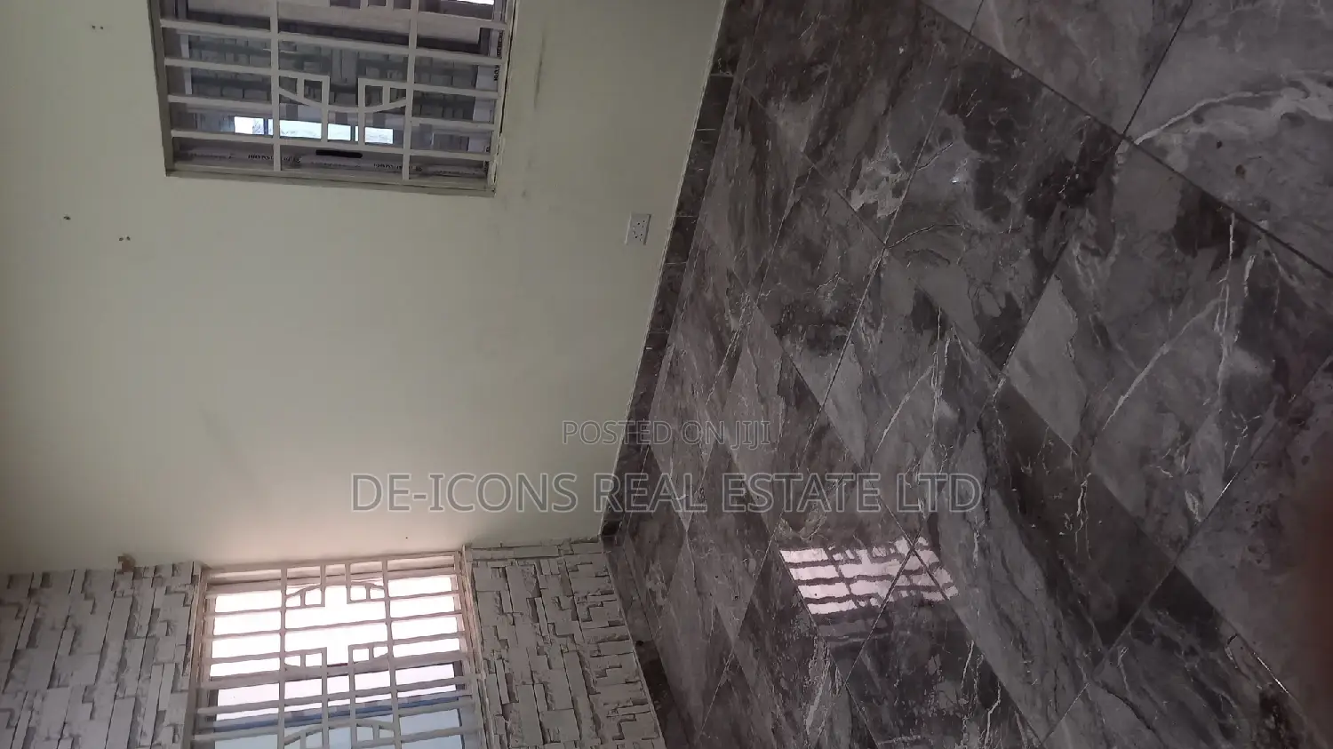 1bdrm Duplex in De-Icons Real Estate, Awutu Senya East Municipal