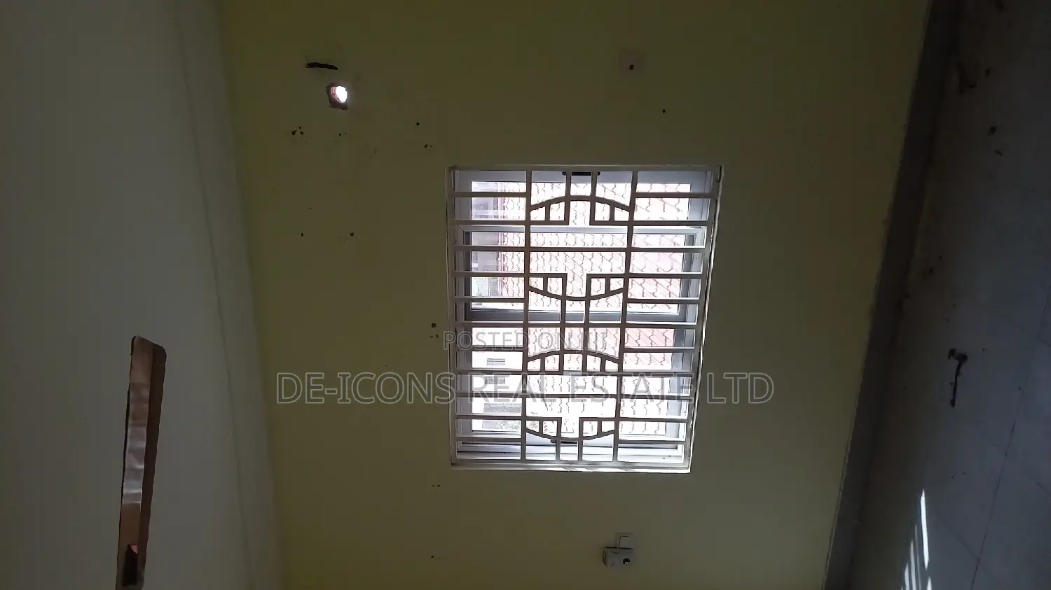1bdrm Duplex in De-Icons Real Estate, Awutu Senya East Municipal