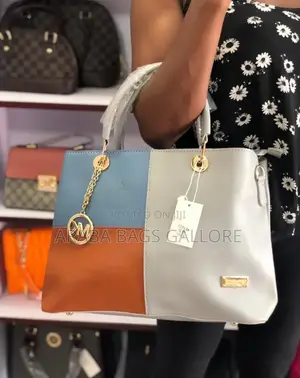 Quality Designer Ladies Bags With Purse.