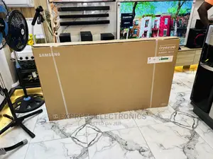Crisp and Vivid Pictures UHD 65”Series 8 Samsung 2022 Tv