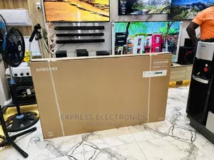Crisp and Vivid Pictures UHD 65”Series 8 Samsung 2022 Tv